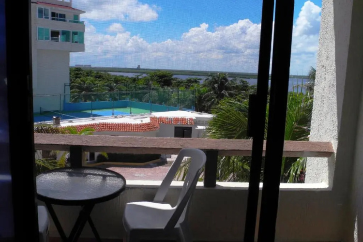 Luxury beachfront villa at Nizuc