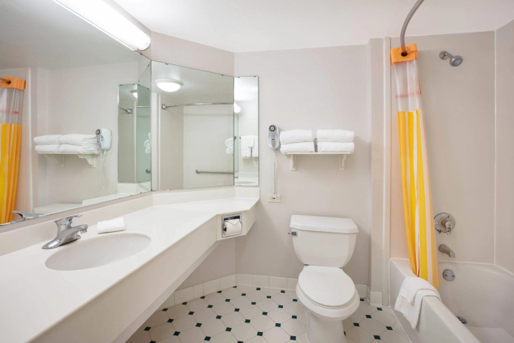 La Quinta Inn & Suites by Wyndham Ocala photo 9