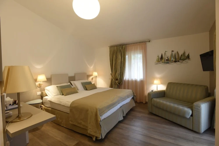 Standard Double room with balcony and with partial sea view