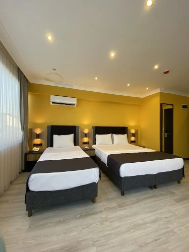 Classic Triple room with city view