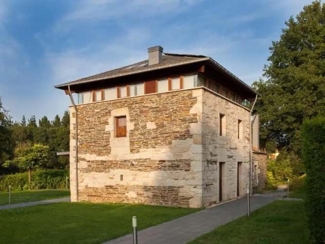 4 Bedrooms Cottage