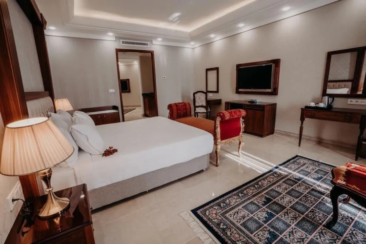 Wisteria Grand Hotel