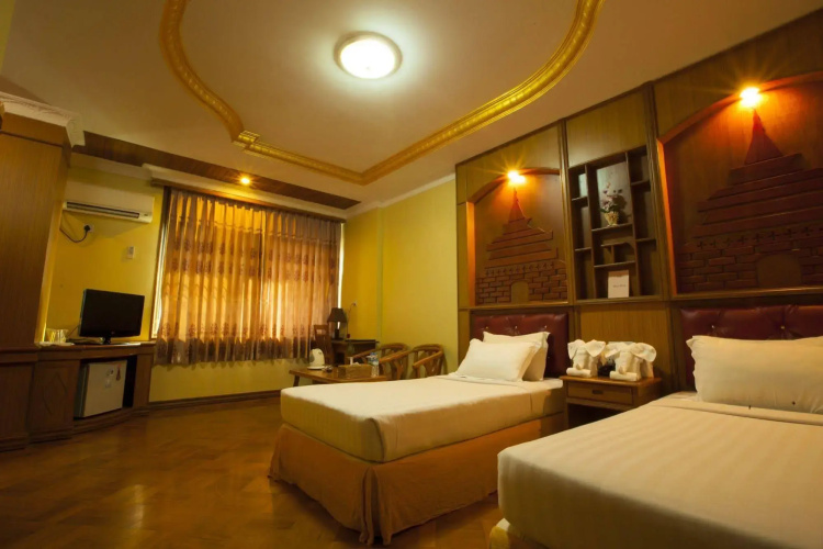 Hotel Queen Mandalay