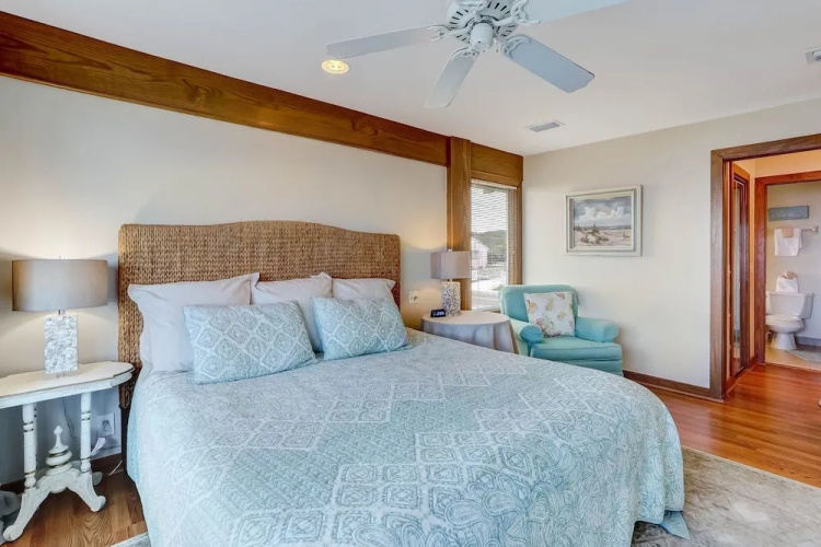 Oceanfront Pet Friendly Unit by RedAwning