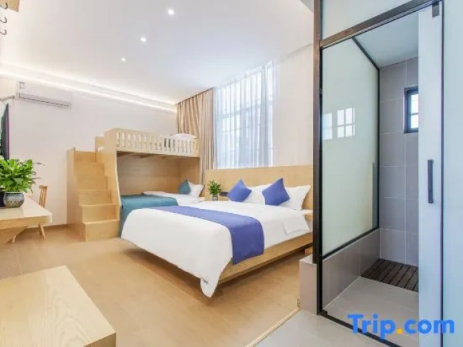 Standard Quadruple Family room