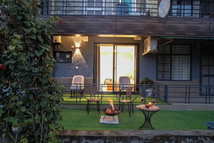 ALAYA STAYS Lakefront Suite Naukuchiatal
