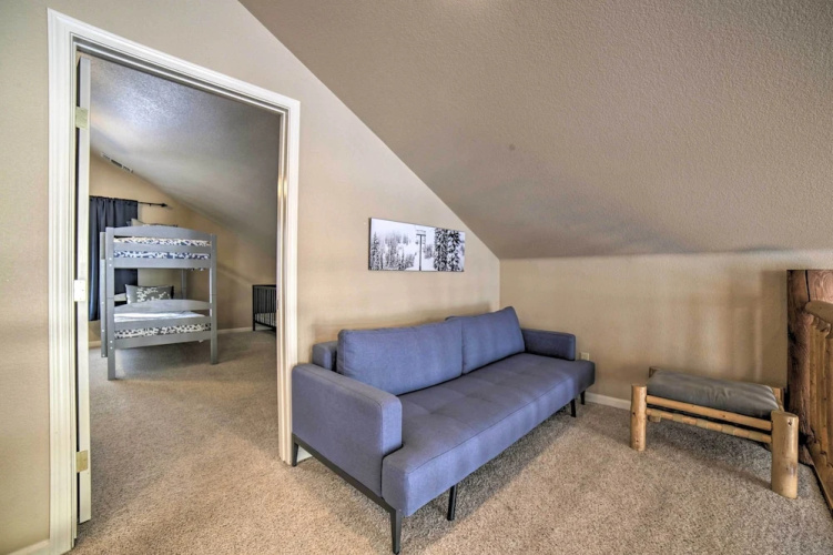 Great for Groups: Soda Springs Cabin w/ Deck!