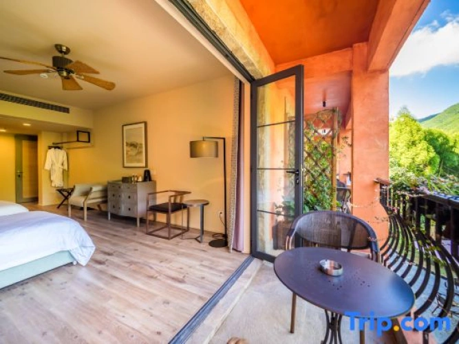 Deluxe room with mountain view