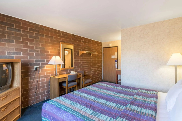 Motel 6 Eau Claire, WI