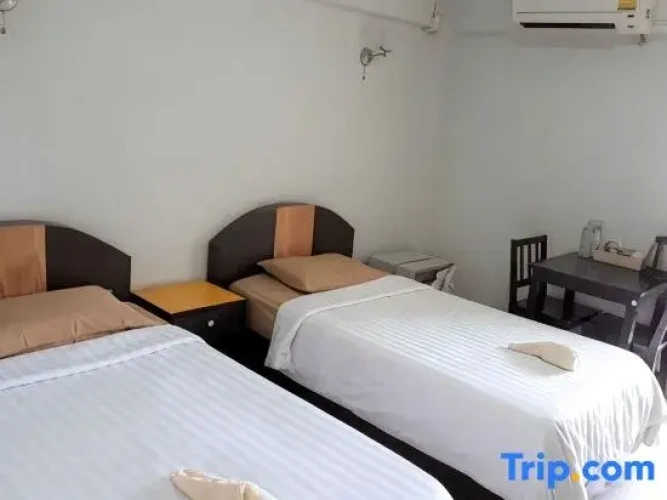 Standard Twin room with balcony