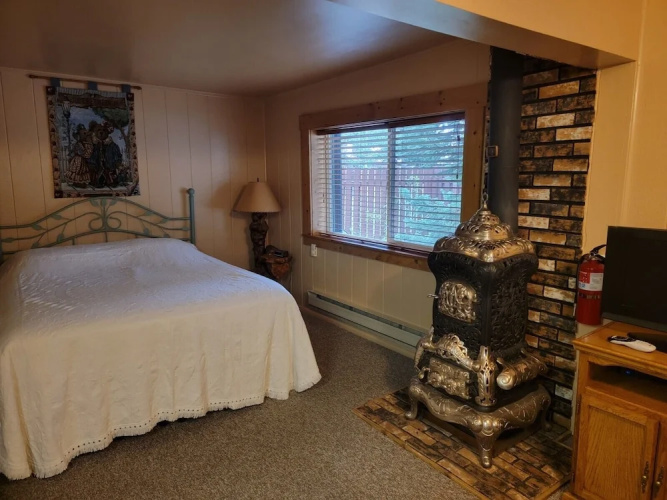 Wagon Wheel Hotel