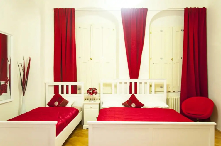 Cherry Charm Apartment