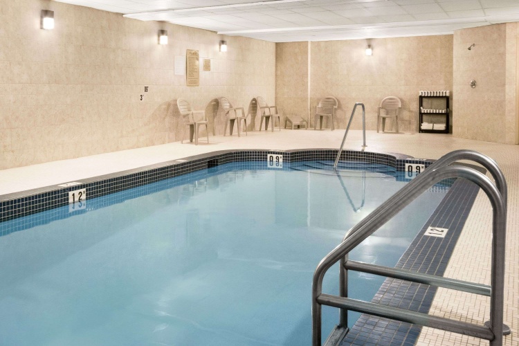 Days Inn & Suites by Wyndham Cochrane photo 10