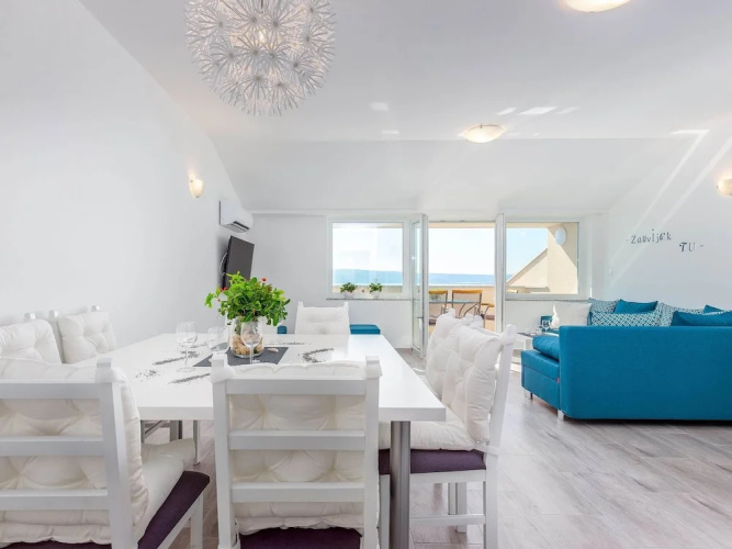 Charming Villa in Dramalj with Hot Tub