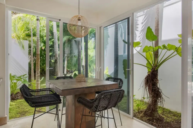 Modern Luxury 6 BR Tropical Retreat With Pool