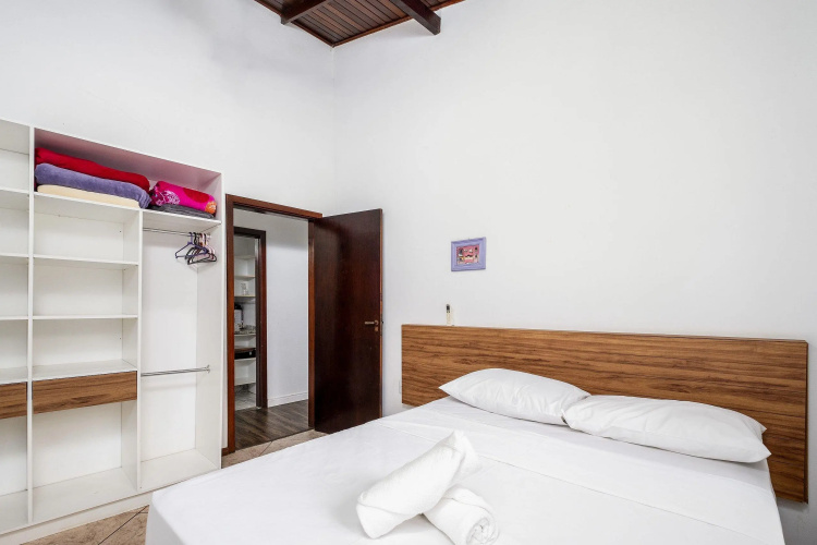 Ótima casa c/ piscina e 4 quartos em Jurere RDA030