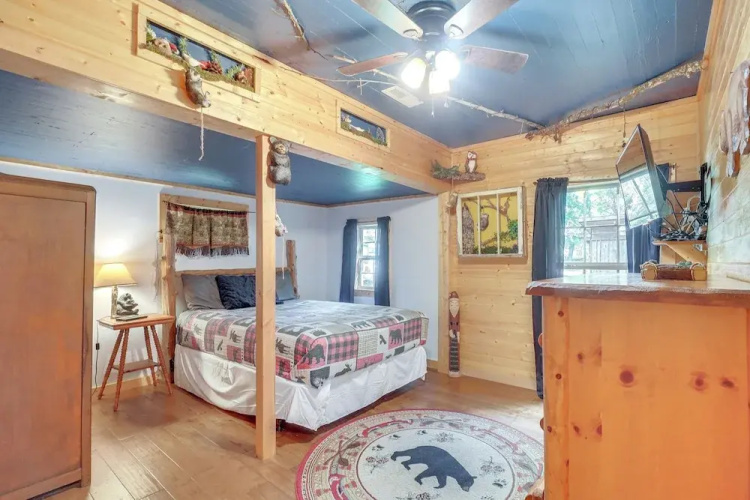 'just Fur Relaxin' Sevierville Cabin w/ Hot Tub!