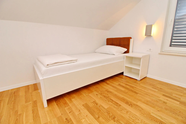 Apartments Kula