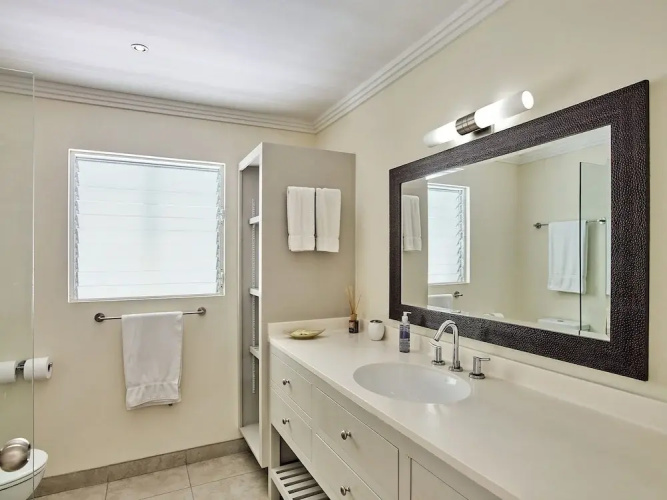 Southwinds Beach House is a 3 Bedroom With Exquisite sea Views
