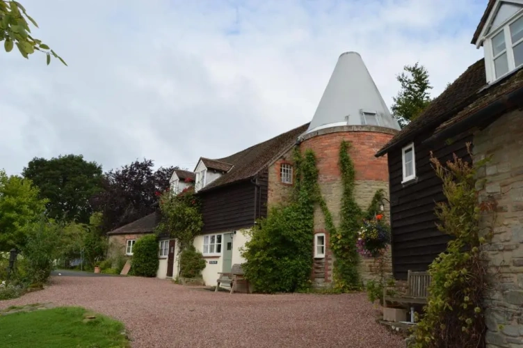 3 Bedrooms Cottage