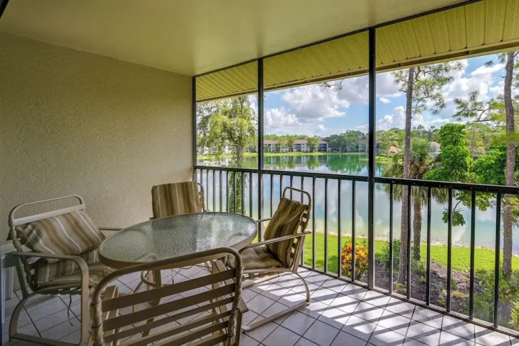 3 Mi to Beaches: Naples Condo w/ Pool Access!