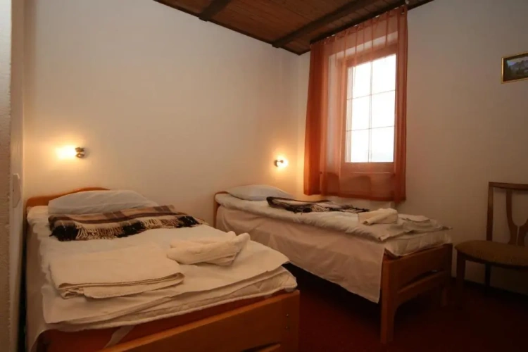 Economy Triple room