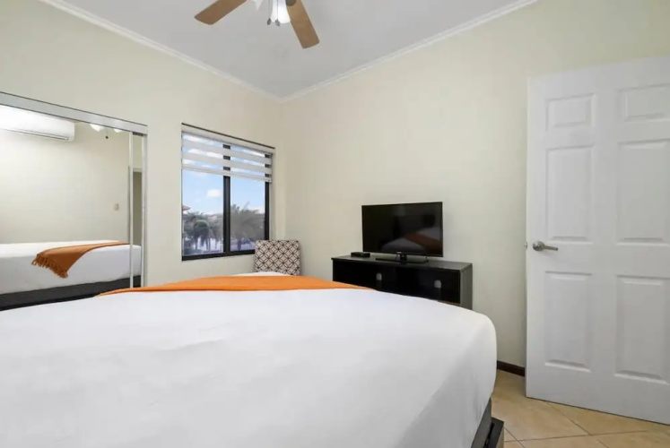 2br2ba Townhome With Pools GYM Gold Coast