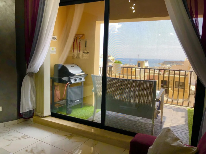 Sea View 2 Bed Apartment Close to Beach