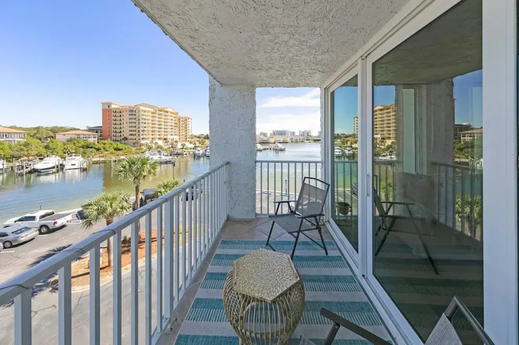 Dolphin Point #401c
