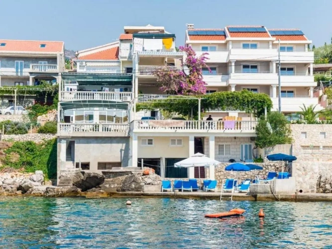 Standard Triple room with sea view