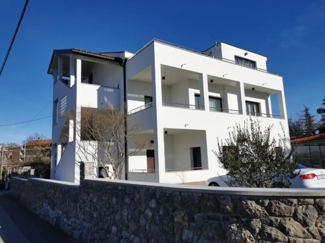3 Bedrooms Apartment