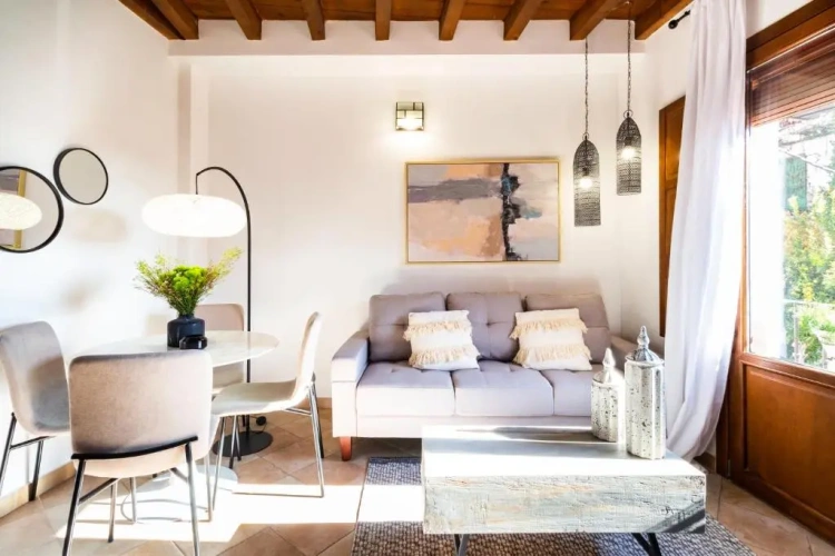 2 Bedrooms Apartment