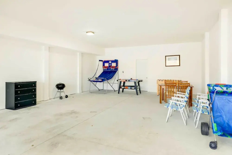 Emerald Isle Vacation Home: Walk to Beach!