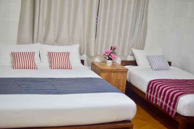 Standard Triple room