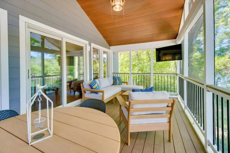 Fire Pit & Grill: Riverfront Home in Arkansas!