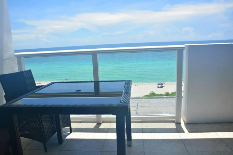 Newpoint Miami Beach Apartments photo 18