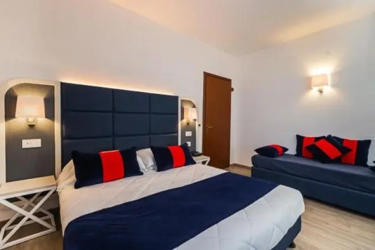 Standard Triple room