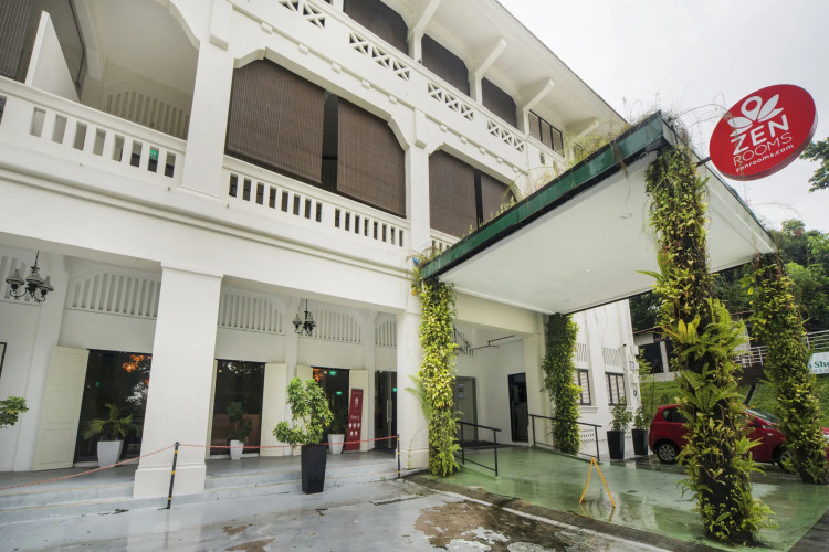 ZEN Rooms Changi Village Over view