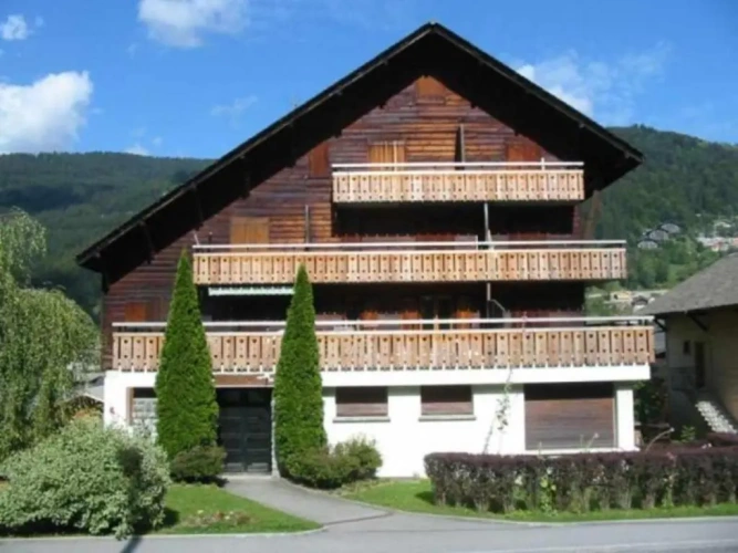 2 Bedrooms Apartment