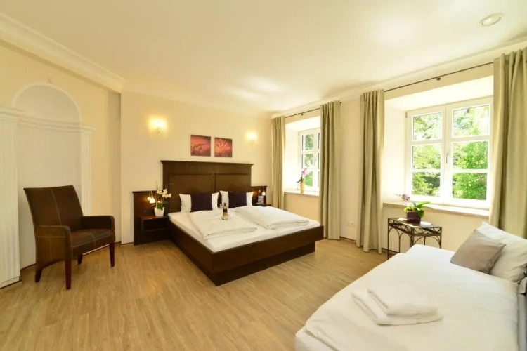 Standard Triple room