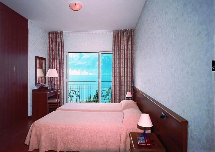 Standard Twin room with balcony