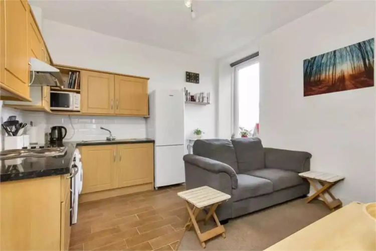 1 Bedroom Flat In Dalry