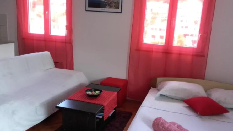 Apartment Max