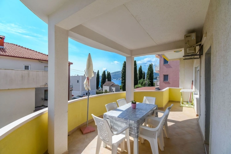 Apartment with balcony