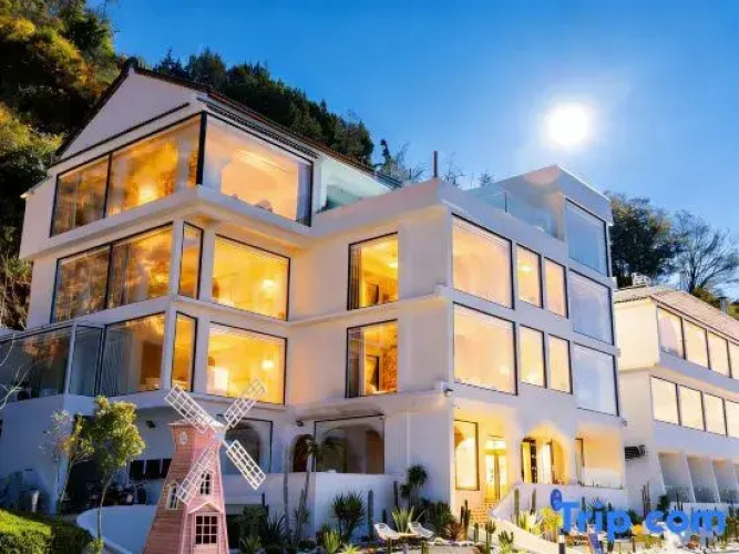 Qinglan Cave Style Light Luxury Sea View Hotel
