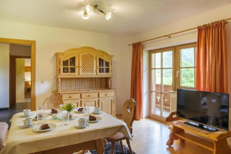 Apartment with garden view