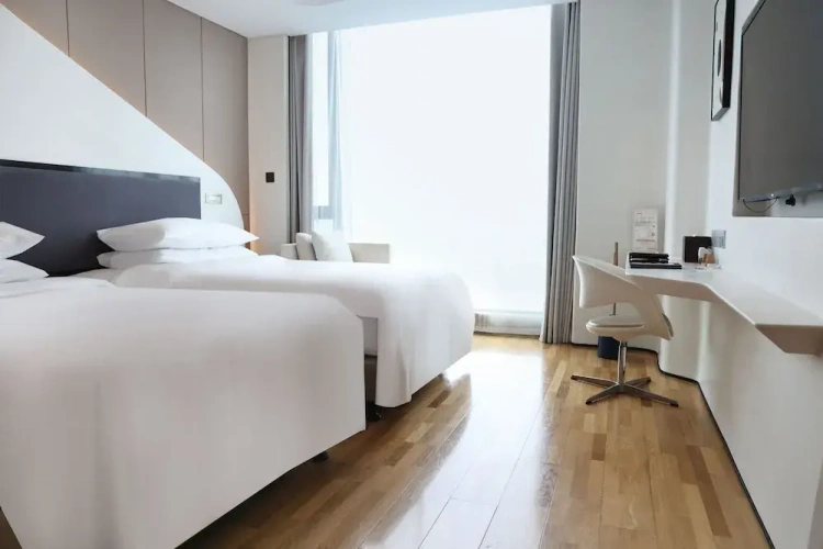 Hollywood Deluxe Twin room