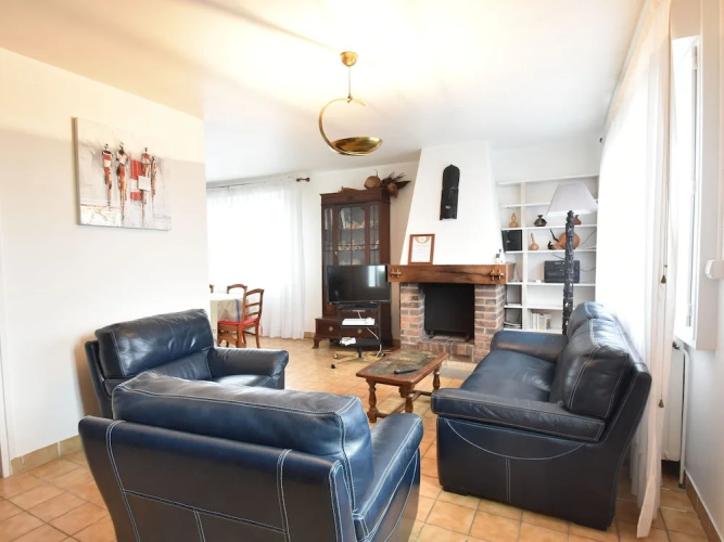 Cozy Holiday Home in Saint-Germain-sur-Ay with garden