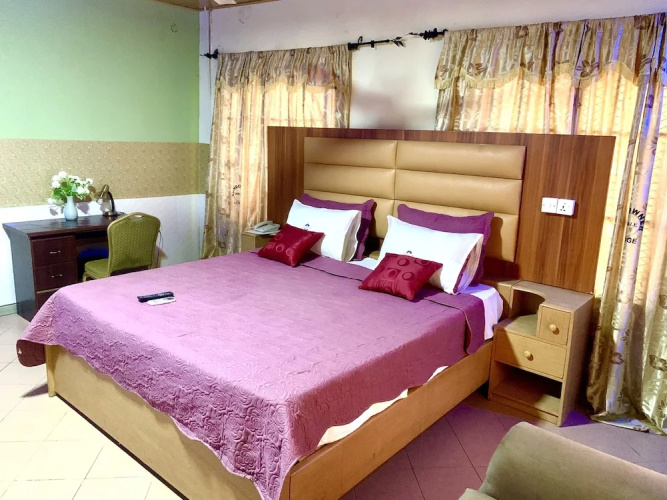 Sundowner Lodge