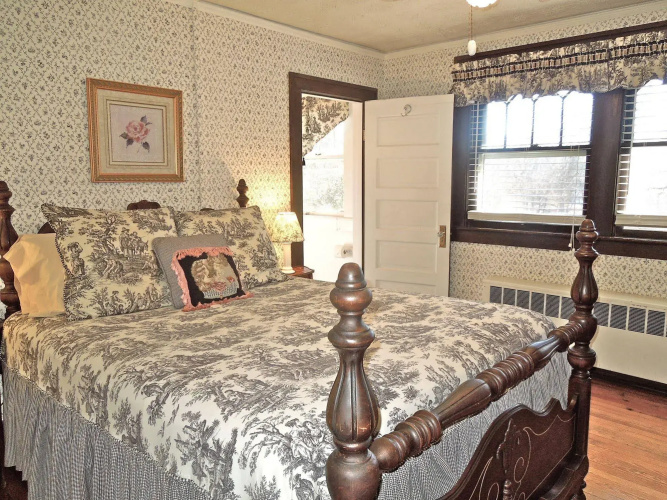 Oakland Cottage Bed & Breakfast